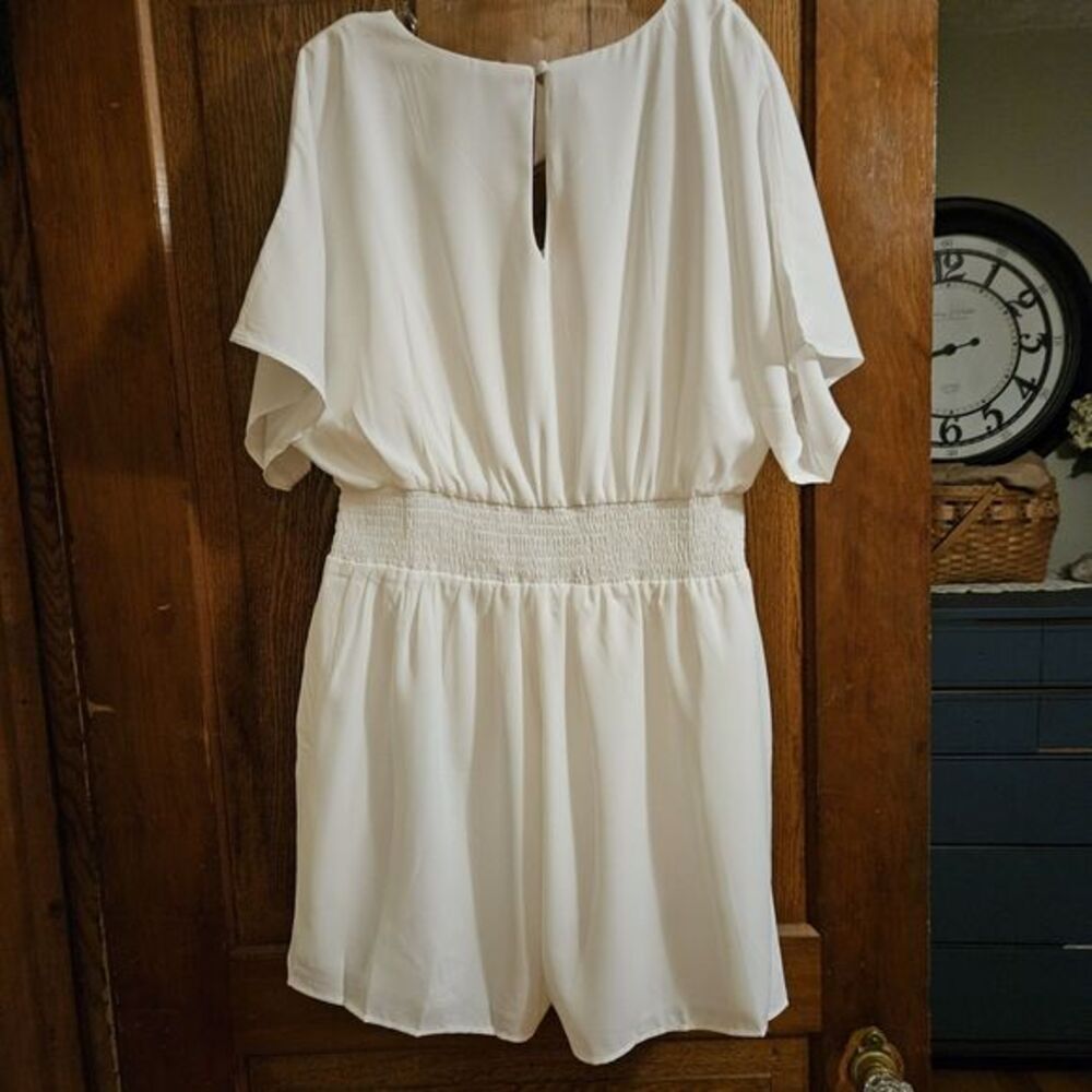Dokotoo White Smocked Romper Boho Flutter Sleeve One Piece Shorts Sz Large NWT - Picture 4 of 9